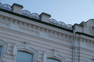 Detaylar ve binaların cephe elemanları. Tasarım için arka plan görüntüsü. Şehir mimarisi