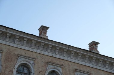 Detaylar ve binaların cephe elemanları. Tasarım için arka plan görüntüsü. Şehir mimarisi