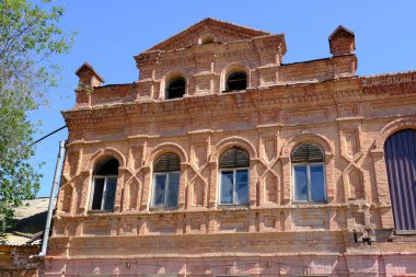 Detaylar ve binaların cephe elemanları. Tasarım için arka plan görüntüsü. Şehir mimarisi
