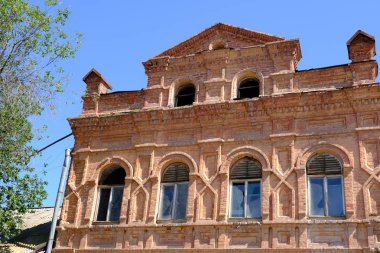 Detaylar ve binaların cephe elemanları. Tasarım için arka plan görüntüsü. Şehir mimarisi