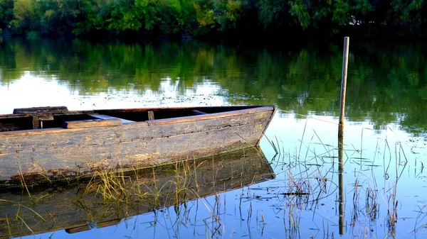 Altes Hölzernes Fischerboot Fluss Einem Russischen Dorf — Stockfoto