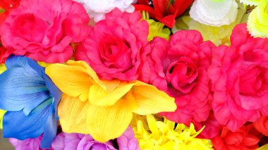 El yapımı kumaş çiçekler. Tasarımcı için parlak çiçek arka plan