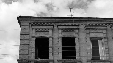 Rusya 'daki eski konut binası yıkıldı