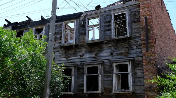 Разрушенное Старое Жилое Здание России — стоковое фото