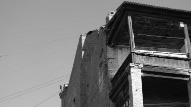 Binanın dış görünüşünün ayrıntıları ve unsurları.