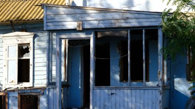 Binanın dış görünüşünün ayrıntıları ve unsurları.