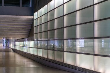 Berlin metro istasyonu P ışık panelleri de sıradışı görünümü