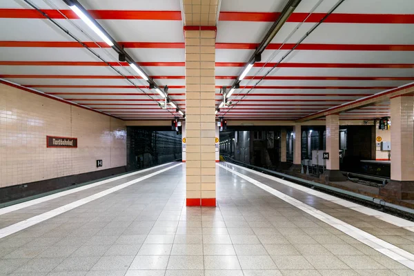 Neobvyklý výhled na podzemní nádraží v Berlíně Nordbahnhof — Stock fotografie
