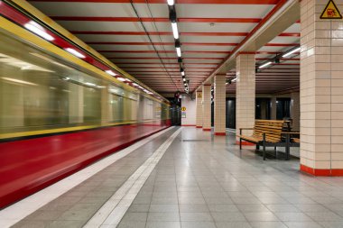 Berlin Nordbahnhof metro istasyonunda alışılmadık görünümü 