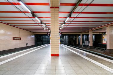 Berlin Nordbahnhof metro istasyonunda alışılmadık görünümü 