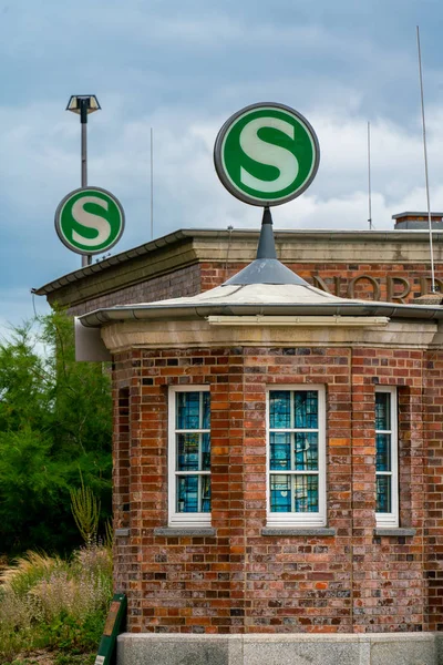 Nordbahnhof, Berlín, Německo-červenec 07, 2019: renovovaný obličej o — Stock fotografie