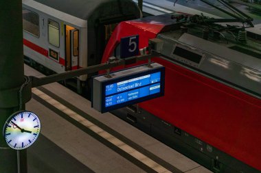 Hauptbahnhof, Berlin, Almanya-Temmuz 07, 2019: Baederbahnzug fro