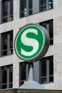 Nordbahnhof, Berlin, Almanya-07 Temmuz 2019: tipik yeşil