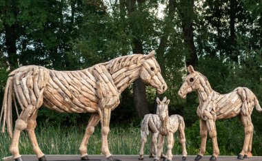 Lohme, Ruegen, Almanya - 31 Ağustos 2018: Liman ve okyanusta Cafe Niedlich