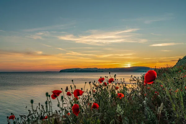 Güneş doğanın üzerinde batıyor. Moenchgut ve Gross Zicker köyü Ruegen Adası 'ndaki Klein Zicker' dan görüldü.