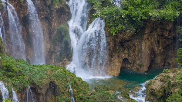 Beautiful Waterfall Grotto — Stock Photo, Image