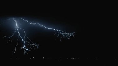 Gökyüzünde yıldırım