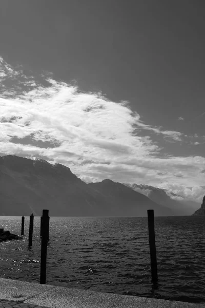 Mayıs Ayında Garda Gölü Feribot — Stok fotoğraf