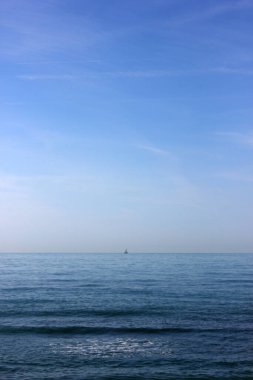 Toskana kıyısındaki iyon denizinde gemiler