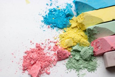 Renkli tebeşir pastel - eğitim, sanat, yaratıcı okula dönüş.