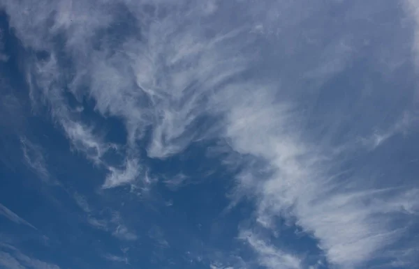 Schöner Himmel Und Wolken Einem Sonnigen Sommertag — Stockfoto