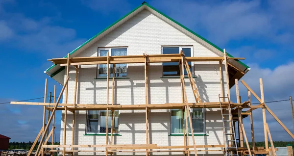 Bouw Reparatie Van Het Landhuis Bevestigingsgevel Isolatie Kleurgebruik — Stockfoto