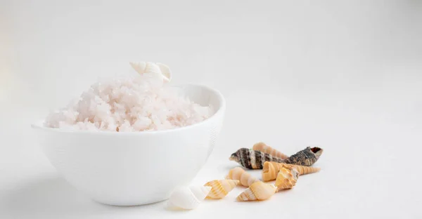 White Bowl Pink Salt Shells White Background — Stock Photo, Image