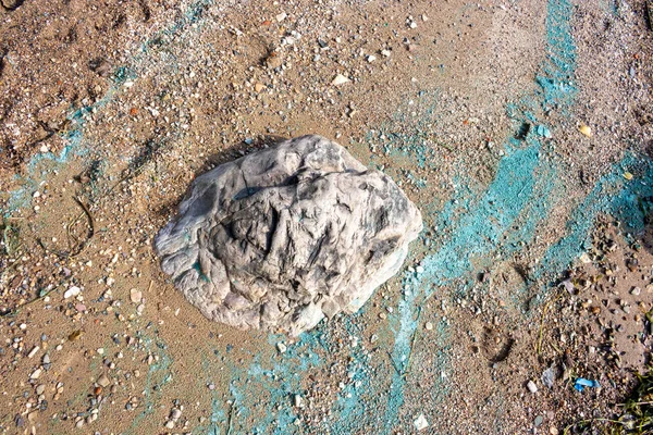 Piedra Encuentra Arena Costa Cerca Encuentra Una Franja Espuma Río — Foto de Stock