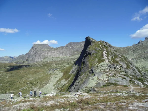 Ergaki Sayan Adormecido Pedra Pendurada — Fotografia de Stock