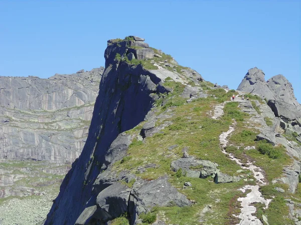 Ergaki Sayan Adormecido Pedra Pendurada — Fotografia de Stock