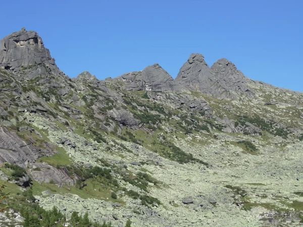 Ergaki Sayan Adormecido Pedra Pendurada — Fotografia de Stock