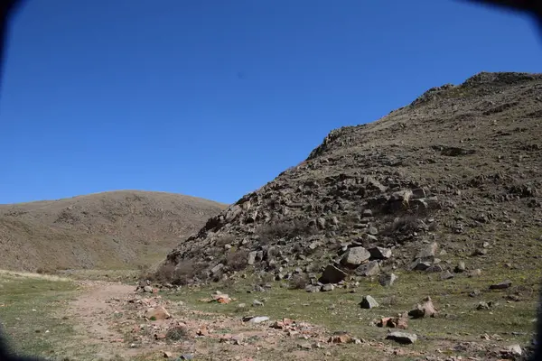 Uybat nehri yakınlarında. Hakassia.