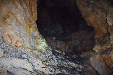 Borodino mağarası. Khakassia.Rusya.