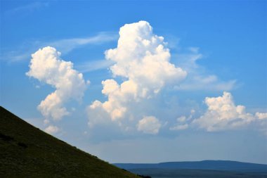 Dağ manzarası, bej rengi, Güney Sibirya..
