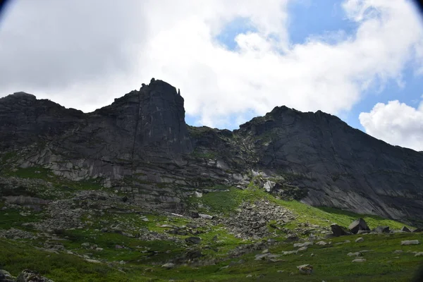 Paisagem Montanha Sul Sibéria Sayans Ergaki Ridge Hanging Stone Artistas — Fotografia de Stock