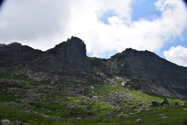 Paisagem Montanha Sul Sibéria Sayans Ergaki Ridge Hanging Stone Artistas — Fotografia de Stock