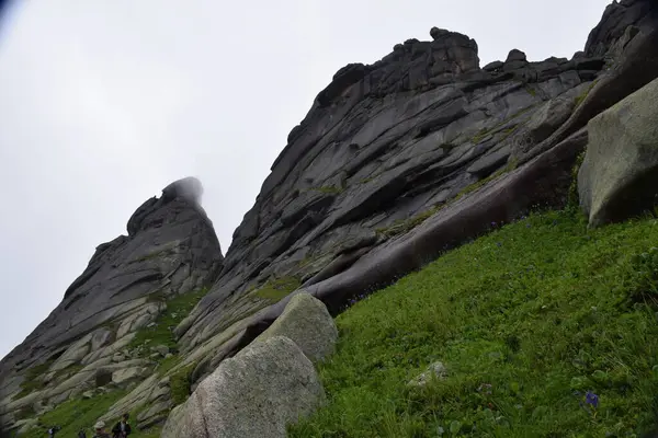 Sayans Ergaki Cume Hanging Stone Paisagem Montanha Passagem Artistas — Fotografia de Stock