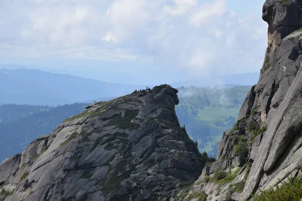 Sayans Ergaki Cume Hanging Stone Paisagem Montanha Passagem Artistas — Fotografia de Stock