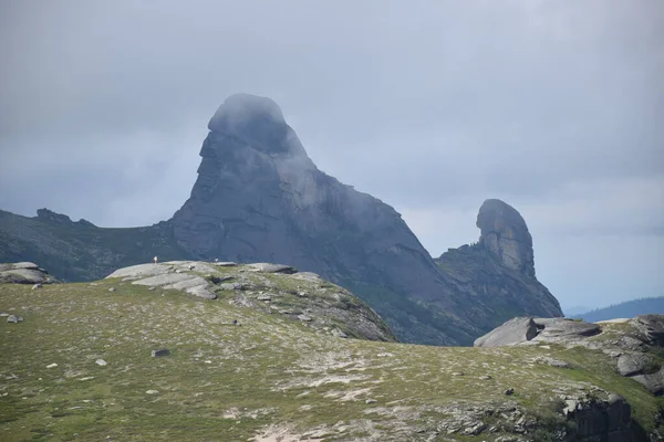 Sayans Ergaki Cume Hanging Stone Paisagem Montanha Passagem Artistas — Fotografia de Stock