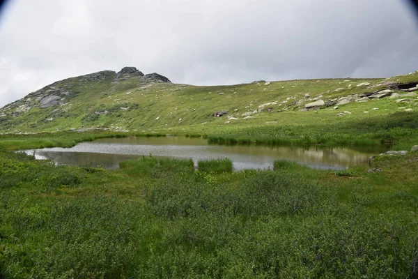 Sayans Ergaki Ridge Hanging Stone Artists Melewati Lanskap Gunung Siberia — Stok Foto