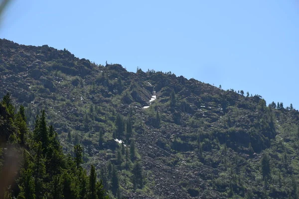 Sayans, Borus Ridge. Dağ manzarası..