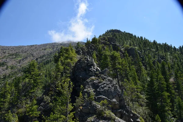 Sayans, Borus Ridge. Dağ manzarası..