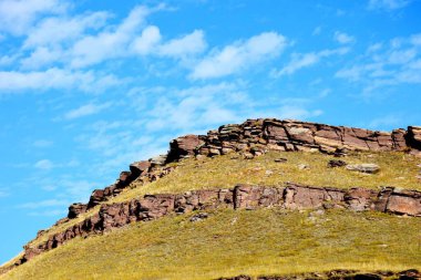 Oglahty 'de. Dağ manzarası. Hakassia. Güney Sibirya..