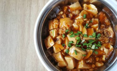 Soslu Tofu, Çin yemekleri, tofu ve soslu pirinç.