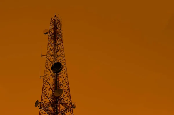 Torre Telecomunicaciones Alta Equipo Para Red Internet Hora Del Anochecer — Foto de Stock