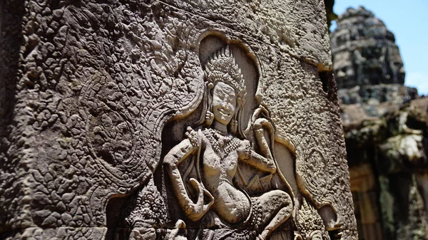Raiz Árvore Maciça Crescendo Dos Monumentos Mais Visitados Prohm Temple — Fotografia de Stock