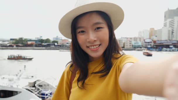 Belle Femme Asiatique Prenant Selfies Sur Smartphone Jeune Fille Asiatique — Video