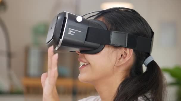 Portrait Young Asian Woman Using Virtual Reality Headset Living Room — Stock Video