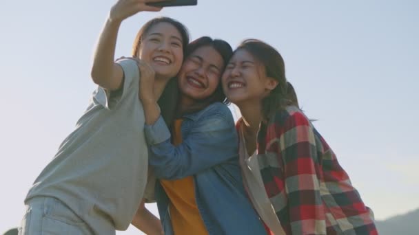 Groupe Une Jeune Femme Asiatique Prenant Selfies Amuser Ensemble Voyage — Video