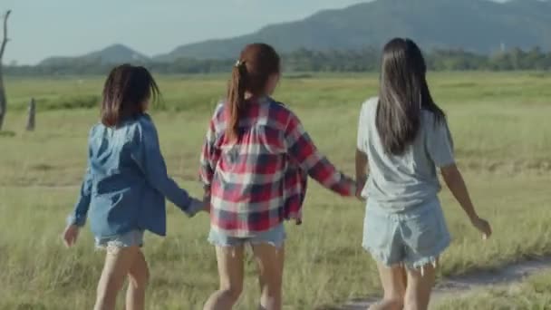 Slow Motion Group Young Asian Women Running Having Fun Together — Stock Video